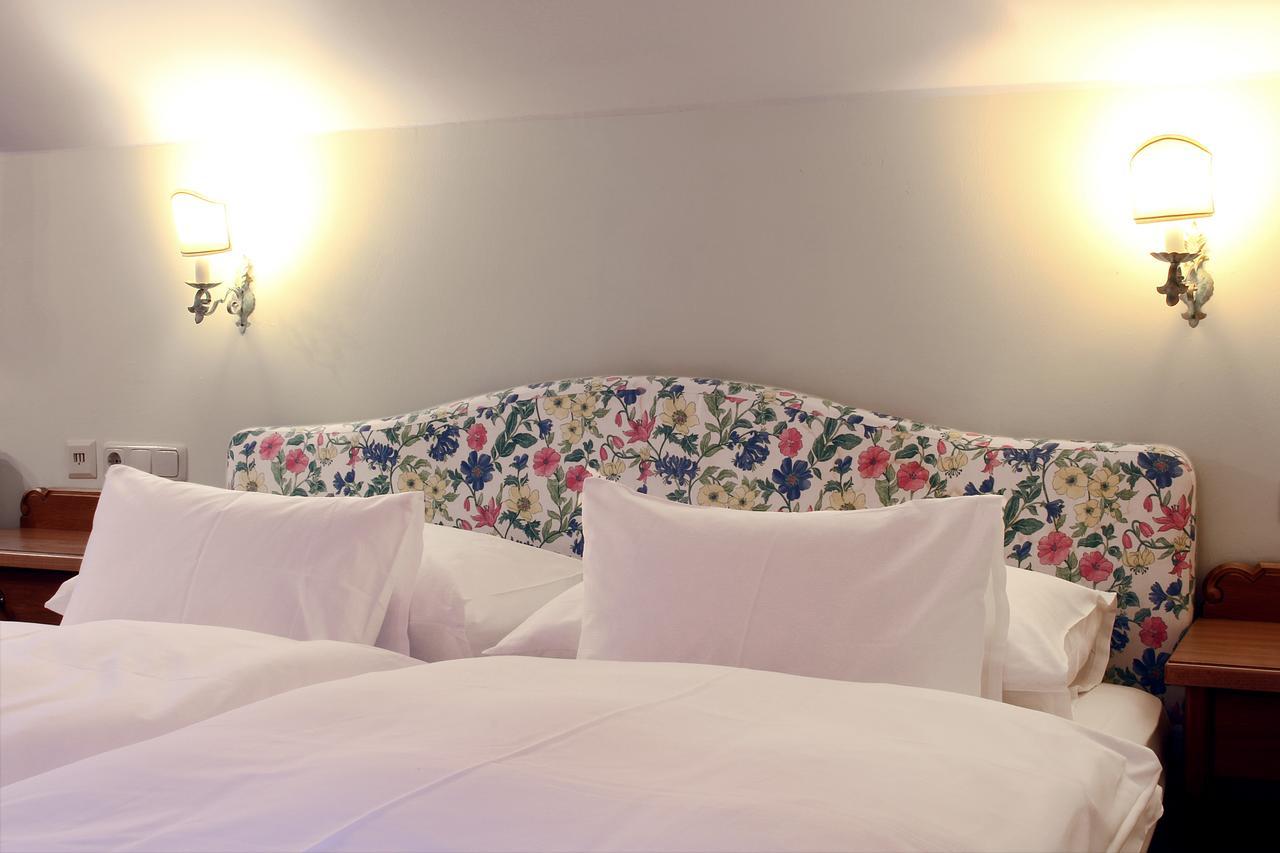 Gruener Baum Hotel باد جاستاين الغرفة الصورة