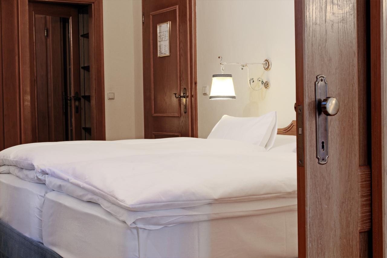 Gruener Baum Hotel باد جاستاين الغرفة الصورة